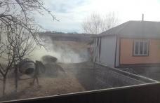 Incendiu puternic într-o gospodărie din Hudești. Patru tone de furaje mistuite de flăcări - FOTO