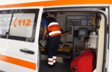 Un tânăr de 22 de ani a ajuns la spital după ce a pierdut controlul ATV-ului şi s-a izbit de un gard