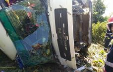 ACCIDENT! Camion încărcat cu bitum răsturnat între localitățile Stânca și Havârna - FOTO