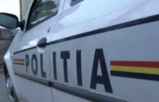 Două persoane rănite după ce un șofer mort de beat a intrat cu mașina într-un copac