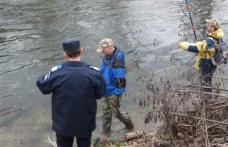 Amenzi usturătoare și dosar penal după ce au pescuit ilegal în lacul de acumulare Stânca-Costeşti