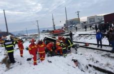 Autoutilitară spulberată de tren la Suceava! O persoană a murit și o alta a fost grav rănită