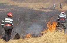 Incendiu de vegetație uscată în Dersca și Santa Mare. A ars vegetația uscata de pe circa 35 hectare