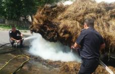 Joacă periculoasă! Căruță cu fân incendiată în mers de doi adolescenți - FOTO