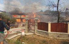 INCENDIU devastator în județul Botoșani: Trei locuințe în flăcări, intervin mai multe echipaje – FOTO