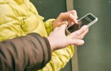 Trei tineri din Botoșani bănuiți de furtul mai multor telefoane