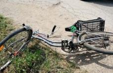 Femeie pe bicicletă lovită de o maşină în localitatea Cristinești. Biciclista era băută!