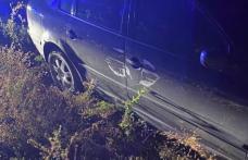 Mort de beat și fără permis, s-a oprit cu mașina în stâlp