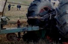 S-a ales cu dosar penal după ce mort de beat a agățat căruța la tractor și a plecat la treabă....