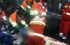 Accident GRAV! Doi tineri răniți din care unul încarcerat  – FOTO