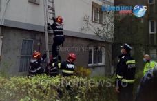 Femeie din Dorohoi blocată în apartament salvată cu ajutorul pompierilor - FOTO