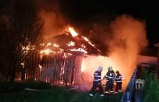 Incendiu puternic în Dorohoi! Familie rămasă fără locuință din cauza neglijenței - FOTO