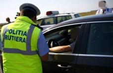 Tânăr fără permis, depistat în trafic de polițiști