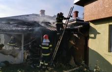 O lumânare putea genera o tragedie. Femeie ajunsă la spital după ce s-a intoxicat cu fum 