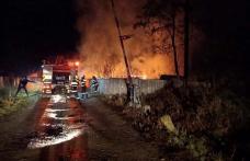 Gospodărie din Bucecea cuprinsă de flăcările unui incendiu violent. Pompierii au intervenit - FOTO