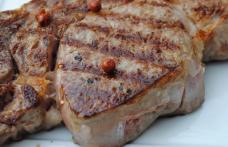 Studiu: O bucată de carne de vită la grătar = 300 de ţigări fumate