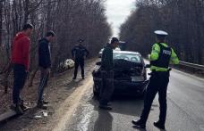 Accident pe drumul Dorohoi-Botoșani. Două mașini s-au ciocnit și alta a ieșit în decor - FOTO