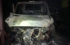 Tânără arestată preventiv de polițiștii dorohoieni pentru că a incendiat două autoturisme
