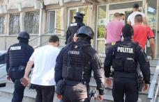 Trei bărbați din Vrancea reținuți la Botoșani după ce au făcut scandal și au bătut un bărbat