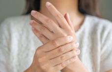 Ce probleme de sănătate pot semnala mâinile umflate?