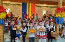 „Mândru că sunt român” activitate desfășurată la Școala Gimnazială Cornerstone Dorohoi - FOTO