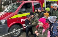 20 de ani de la înființarea IGSU: Zeci de copii în vizită la subunitățile de pompieri din județul Botoșani - FOTO