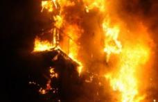 Casă incendiată de un fumător neglijent