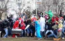 Zeci de tineri au dansat pe ritmuri de Harlem Shake în Poligonul ACR din Botoșani - VIDEO