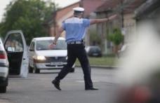 Şofer în cătuşe, după ce a refuzat să oprească la semnalul poliţiştilor. Vezi detalii!