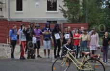 Tineri din Dorohoi ieșiți în stradă pentru protejarea Roșiei Montane - FOTO