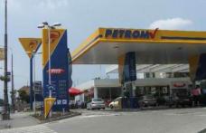 Petrom ieftineşte benzina, la miezul nopţii