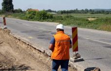 O firmă din Botoșani reabilitează drumul județean DJ 282 Iași-Botoșani. Termen final luna octombrie