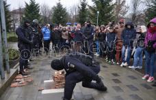 Desfășurare de forțe a jandarmilor în Parcul Cholet din Dorohoi de Ziua Jandarmeriei - FOTO