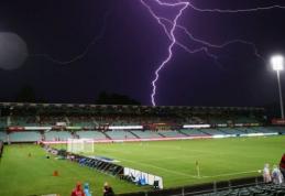 Teren de fotbal lovit de trăsnet în timpul unui meci. Treizeci și cinci de persoane rănite