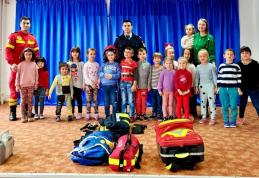 Peste 100 de de copii de la Grădinița „Ștefan cel Mare și Sfânt” Dorohoi s-au întâlnit cu pompierii - FOTO