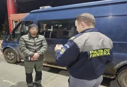 Conducător de microbuz prins de polițiștii de frontieră cu un permis fals. Acesta urmase o școală de șoferi online