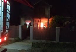 Bărbat găsit decedat după ce locuința acestuia a fost cuprinsă de un incendiu