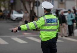 Un dorohoian, fără permis, la plimbare cu mașina. Prietenul său l-a lăsat să fie șofer, până când l-au prins polițiștii