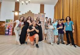 Trupa de teatru „Amicii” de la Clubul Copiilor Dorohoi s-a întors de la Sighișoara cu marele premiu