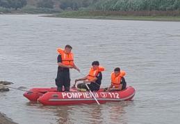 Bărbat de 64 de ani dispărut în apele râului Prut. Pompierii îl caută cu scafandrii - FOTO