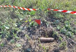 Șase proiectile explozive descoperite pe un câmp de la marginea localității Lozna