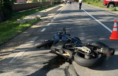 Accident grav! Un bărbat a decedat și două femei au ajuns la spital după impactul dintre o motocicletă și o mașină