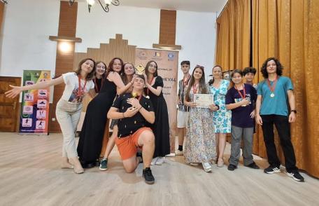 Trupa de teatru „Amicii” de la Clubul Copiilor Dorohoi s-a întors de la Sighișoara cu marele premiu
