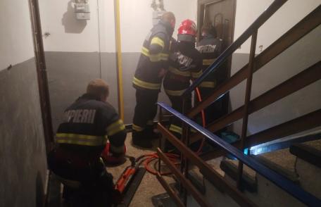 Dorohoi: O femeie și un copil au rămas captivi în propriul apartament. Pompierii au intervenit pentru deblocarea ușii - FOTO