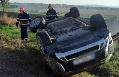 Accident la Dorohoi! O femeie și fiul ei au ajuns la spital după ce s-au răsturnat cu mașina - FOTO