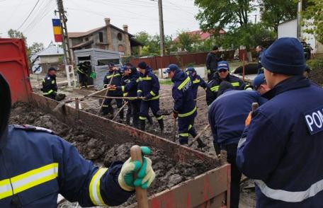 Pompierii botoșăneni și-au încheiat misiunea în localitatea Cudalbi, județul Galați - FOTO