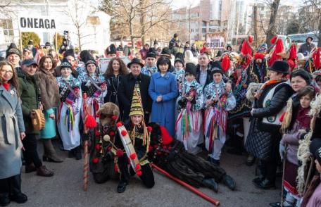 Cetele de colindători au adus la sediul PSD magia datinilor și obiceiurilor de iarnă - FOTO