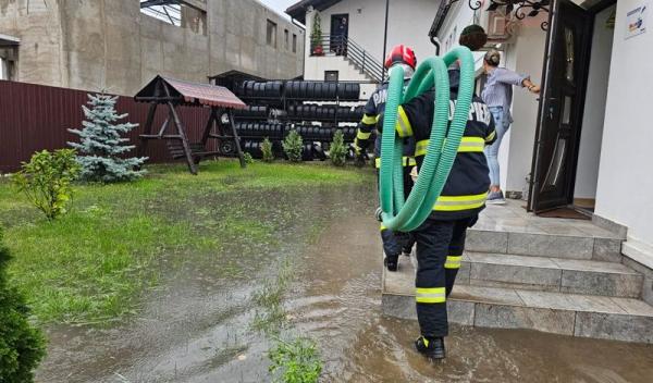 Pompieri inundatii_006