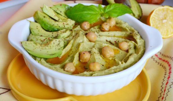 hummus-cu-avocado