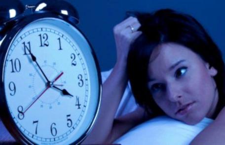 Ce se poate întâmpla dacă te trezești frecvent peste noapte